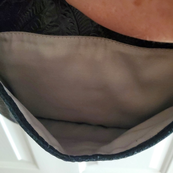 America Leather Co Leather Embossed Navy Crossbody - Picture 4 of 14